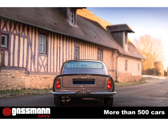 Aston Martin DB6 Vantage Sports Saloon 