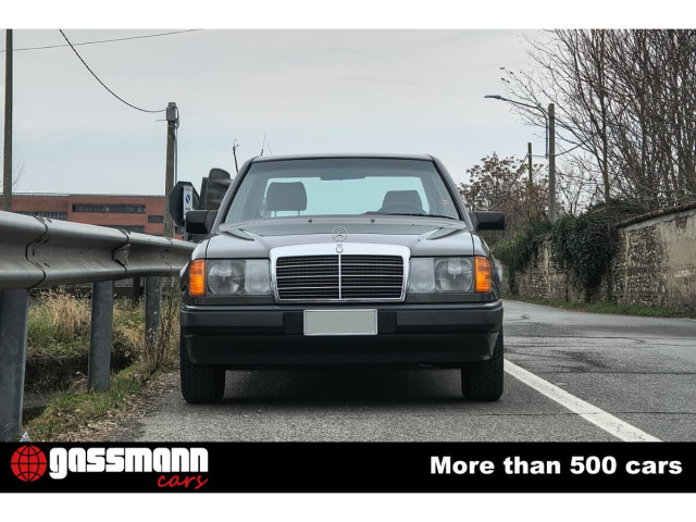 Mercedes Benz 200 Limousine W124 