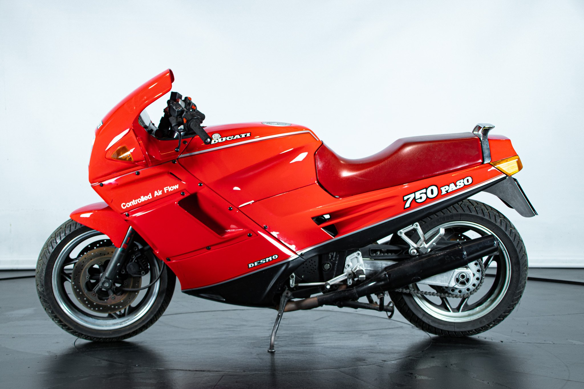 Ducati PASO 750 