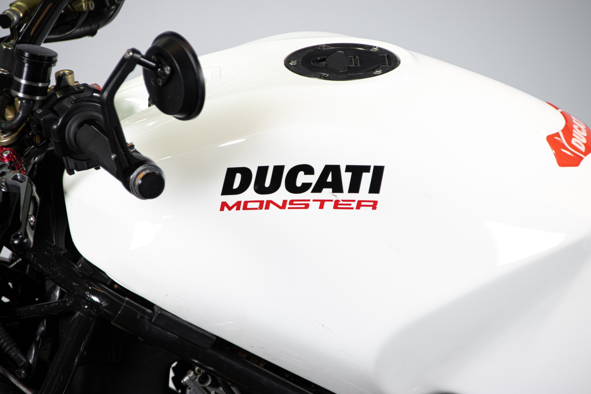 Ducati MONSTER 900 