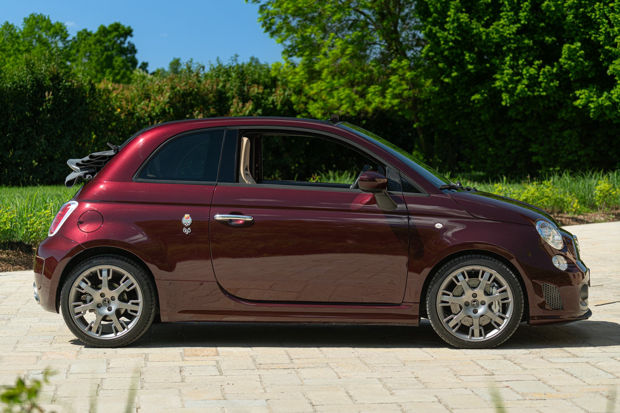 Abarth 695 EDIZIONE MASERATI 