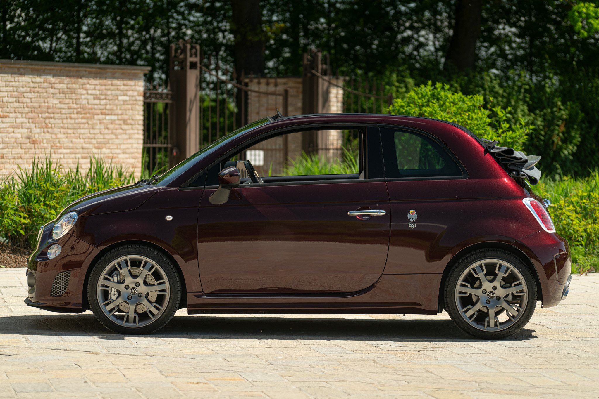 Abarth 695 EDIZIONE MASERATI 