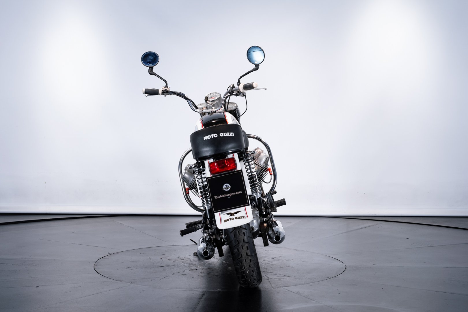 Moto Guzzi MOTO GUZZI V7 700 