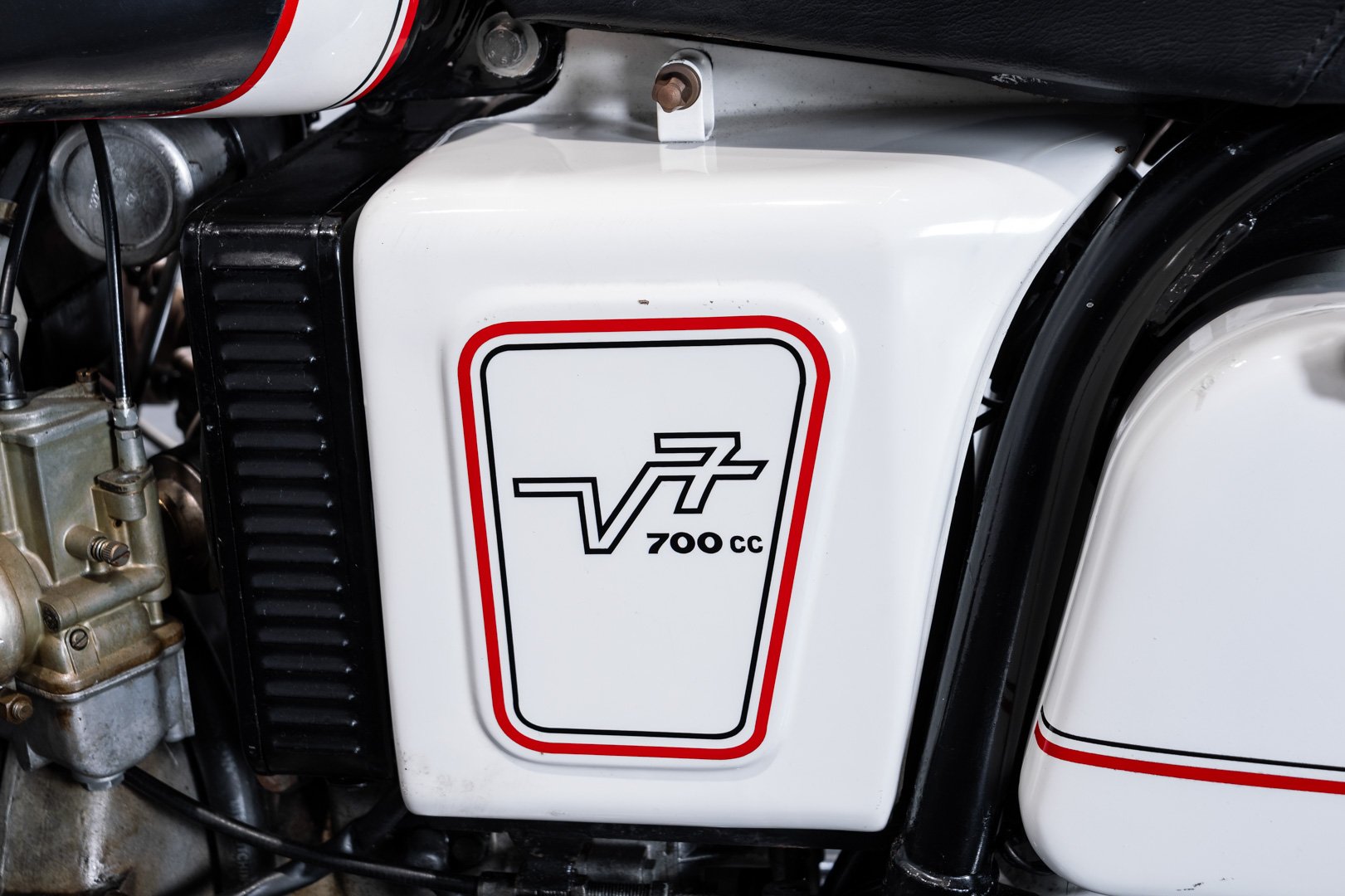 Moto Guzzi MOTO GUZZI V7 700 