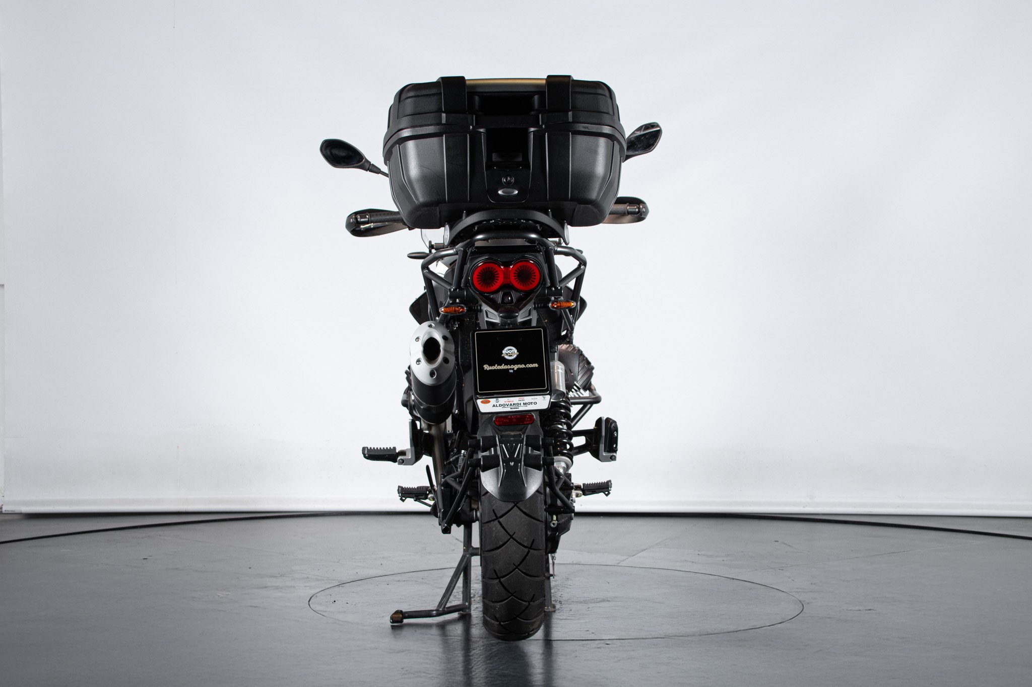 Moto Guzzi V85 TT GUARDIA D’ONORE 1946 