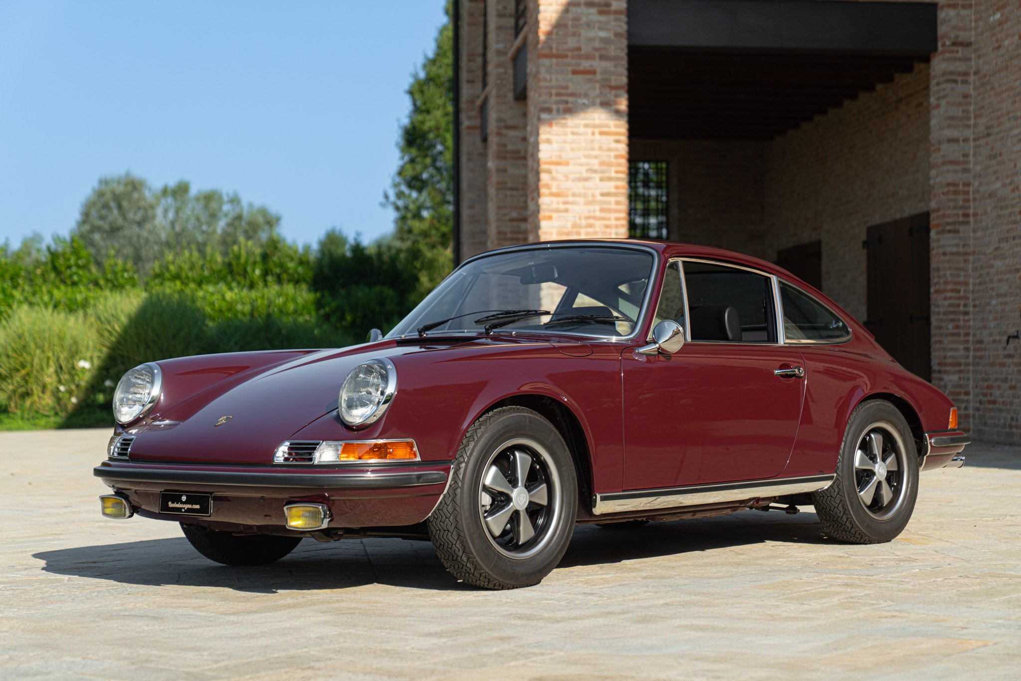 Porsche 911 2.2 S           