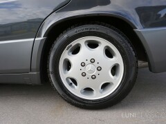 Mercedes Benz  190 E 2.3