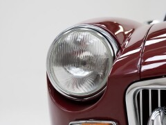 MG B \'74 