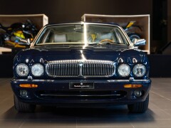 Daimler V8 LWB 