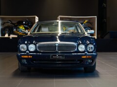 Daimler V8 LWB 
