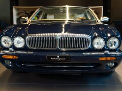 Daimler V8 LWB 