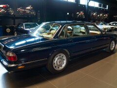 Daimler V8 LWB 