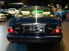 Daimler V8 LWB 