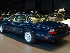 Daimler V8 LWB 