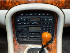 Daimler V8 LWB 