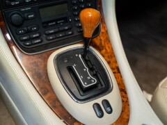 Daimler V8 LWB 