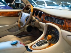 Daimler V8 LWB 