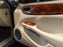 Daimler V8 LWB 