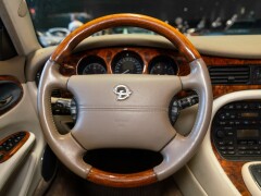 Daimler V8 LWB 