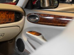 Daimler V8 LWB 