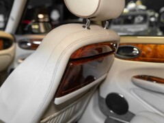 Daimler V8 LWB 