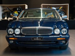 Daimler V8 LWB 