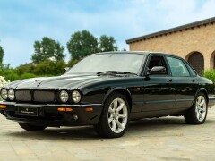 Jaguar XJR 