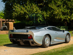 Jaguar XJ 220 