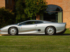 Jaguar XJ 220 