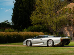 Jaguar XJ 220 