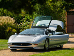 Jaguar XJ 220 