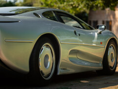 Jaguar XJ 220 